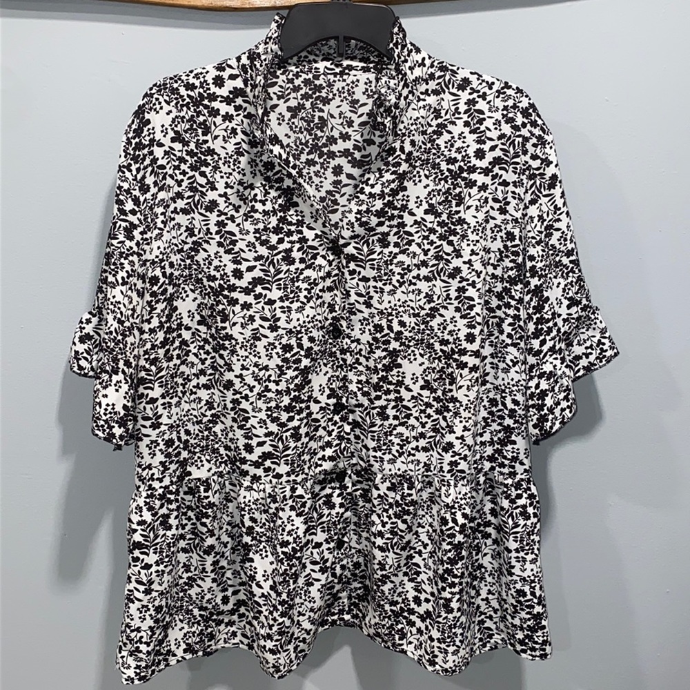 Black and white Front button up peplum Blouse